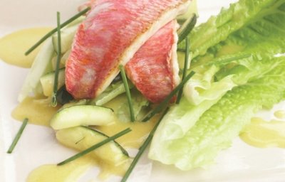 Salade met zeebarbeel en courgette