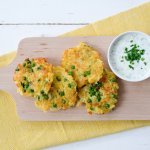 Rösti van erwtjes met kruidendip