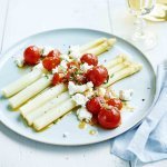 Asperges et salsa de tomates cerises