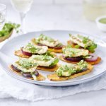 Bruschetta van zoete aardappel met Berloumi en sausje van rucola 