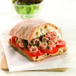 Ciabatta à la salade de crevettes et tomates