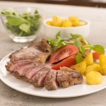 Entrecote met aardappelen en een salade 