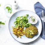 Groenteburger met knolselderfrietjes uit de oven