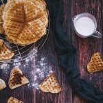 Hartjeswafels met chiajam van frambozen en zure slagroom