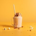Milkshake met fruit, speculaas en karamel
