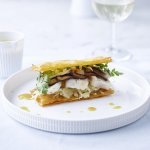 Millefeuille met zeeduivel, witte kool en shiitake