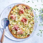 Pizza met spruitjes en ham