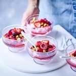 Plattekaas met pruimen, aardbeien en peperkoek