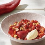 Poivrons et fraises caramélisés, cacahuètes torréfiées et glace vanille