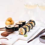 Sushi met aardappelen en garnalen