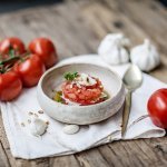 Tartaar van tomaat, basilicum en pijnboompitten