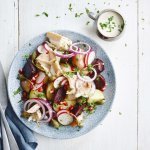 Rode aardappelsalade met rode biet 