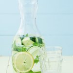 Water met komkommer, citroen en munt