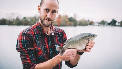 Stijn Van Hoestenberghe met een Omegabaars Stijn Van Hoestenberghe met een Omegabaars