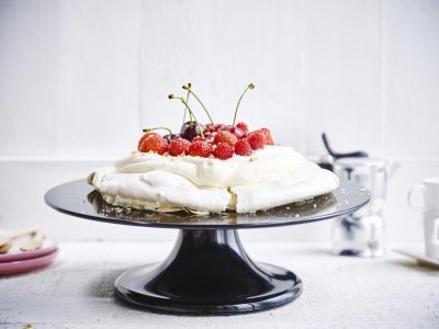 Pavlova met rood fruit Pavlova met rood fruit