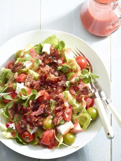 Salade met aardbeien, pecannoten en spekjes - Cooperatie Hoogstraten Salade met aardbeien, pecannoten en spekjes - Cooperatie Hoogstraten