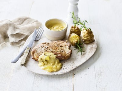 Spieringkotelet met picklessaus en aardappeltorentjes Spieringkotelet met picklessaus en aardappeltorentjes