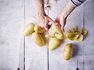 Aardappelen schillen Aardappelen schillen