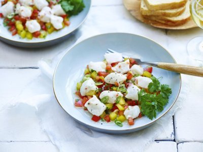 Ceviche met kleurrijke groentjes en zeeduivel