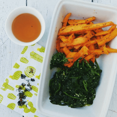 Thé noir, frites, épinards - Source: Instagram detheeblog Thé noir, frites, épinards - Source: Instagram detheeblog