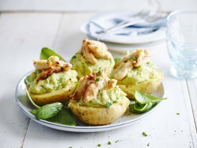 Gevulde aardappel met broccoli en kipblokjes Gevulde aardappel met broccoli en kipblokjes
