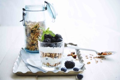 Granola met yoghurt en fruit Granola met yoghurt en fruit