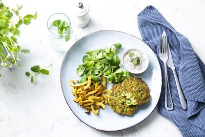 Groenteburger met knolselderfrietjes Groenteburger met knolselderfrietjes