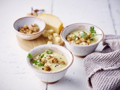 Pastinaaksoep met Belgische abdijkaas en pittige croutons Pastinaaksoep met Belgische abdijkaas en pittige croutons