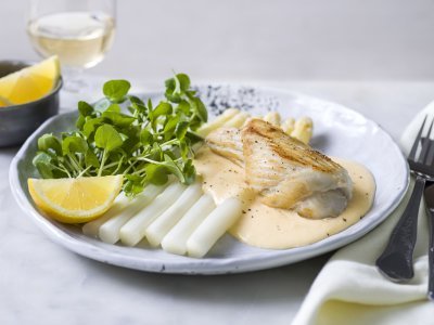 Roggefilet met witte asperges Roggefilet met witte asperges, mousselinesaus en waterkers