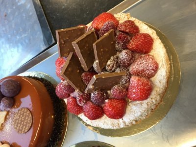 Taart met rood fruit en chocolade - © beeld Julie Van Bogaert Taart met rood fruit en chocolade - © beeld Julie Van Bogaert