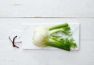 Venkel op snijplank