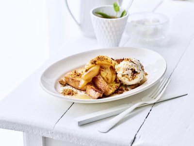 Wentelteefjes met peertjes en karamel-speculaasijs Wentelteefjes met peertjes en karamel-speculaasijs