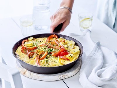 Zomerse tortilla met rode paprika