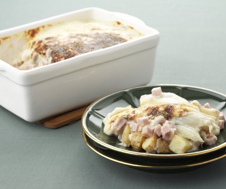 Aardappelblokjes met gegratineerd witloof, ham en kaas Aardappelblokjes met gegratineerd witloof, ham en kaas