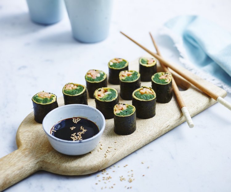 Sushi met garnalen en omelet Sushi met garnalen en omelet