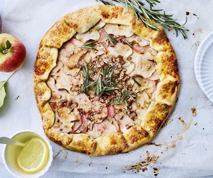 Appelgalette met rozemarijn en rabarberconfituur