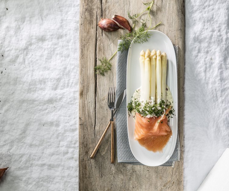 Asperges met gerookte zalm en dille Asperges met gerookte zalm en dille