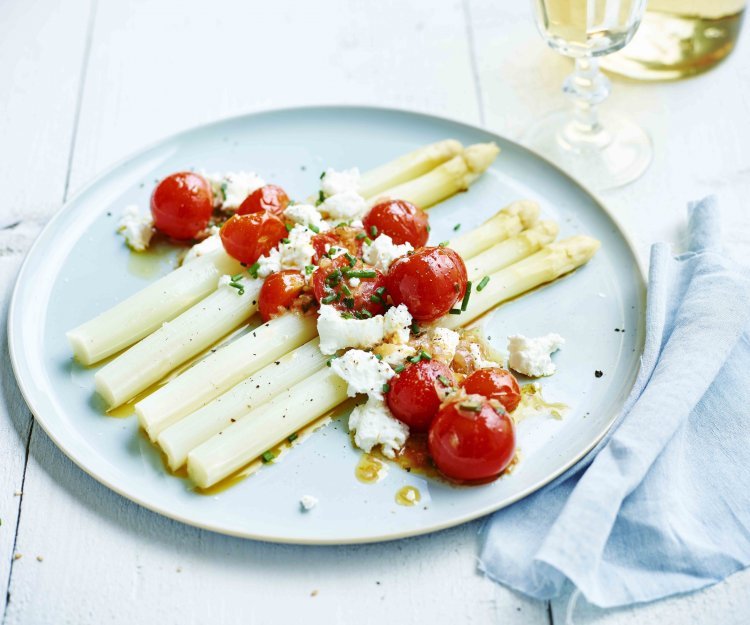 Asperges et salsa de tomates cerises