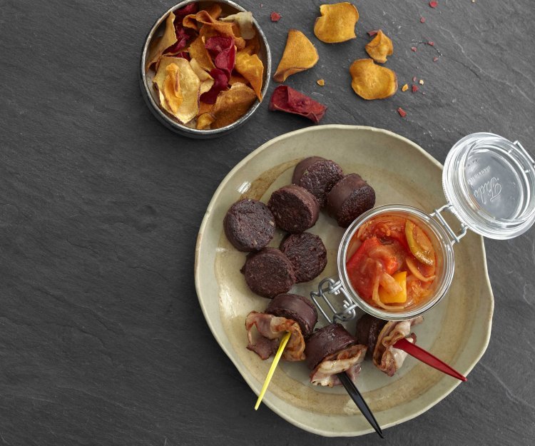 Bloedworst met krokant spek, tomatenchutney Bloedworst met krokant spek, tomatenchutney