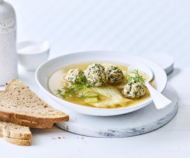 Bouillon met venkel en gehaktballetjes Bouillon met venkel en gehaktballetjes
