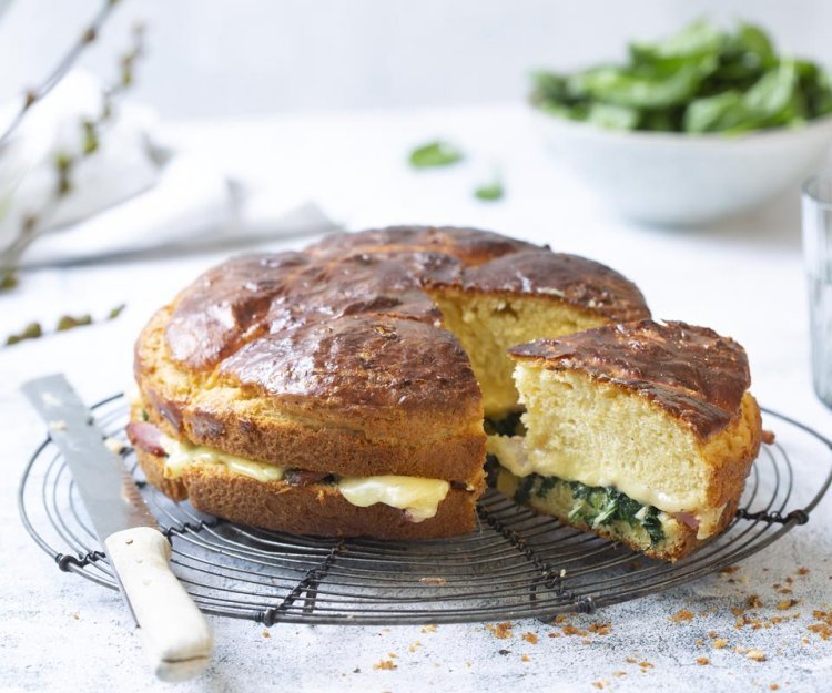 Brioche met spinazie, spek en kaas Brioche met spinazie, spek en kaas