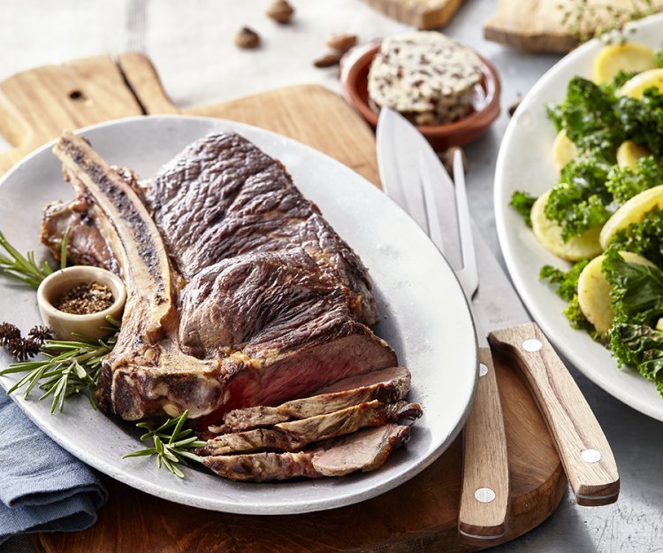 Côte à l’os met kool en feestelijke boter Côte à l’os met kool en feestelijke boter