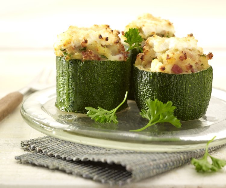 Courgette farcie à la crème de pomme de terre, lard et persil Courgette farcie à la crème de pomme de terre, lard et persil