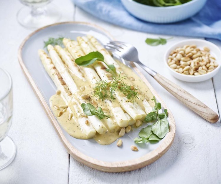 Gegrilde asperges met mousselinesaus Gegrilde asperges met mousselinesaus
