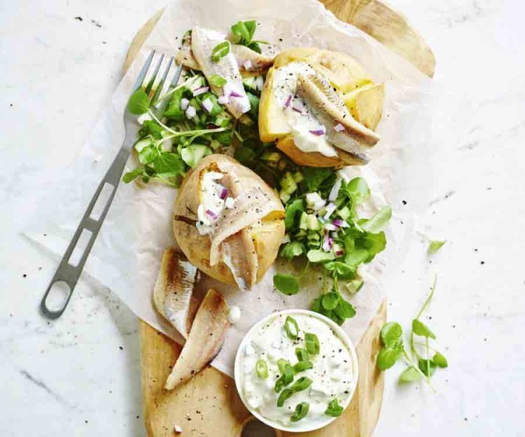 Pommes de terre fourrées et sprat