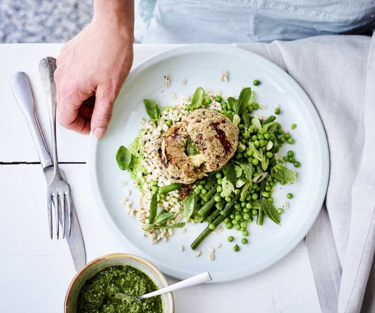 Gevulde gehaktballen met kaas en pesto