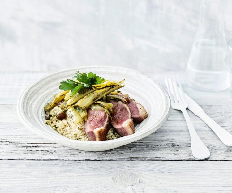 Tajine met witloof en gegrilde eendenborstfilet Tajine met witloof en gegrilde eendenborstfilet