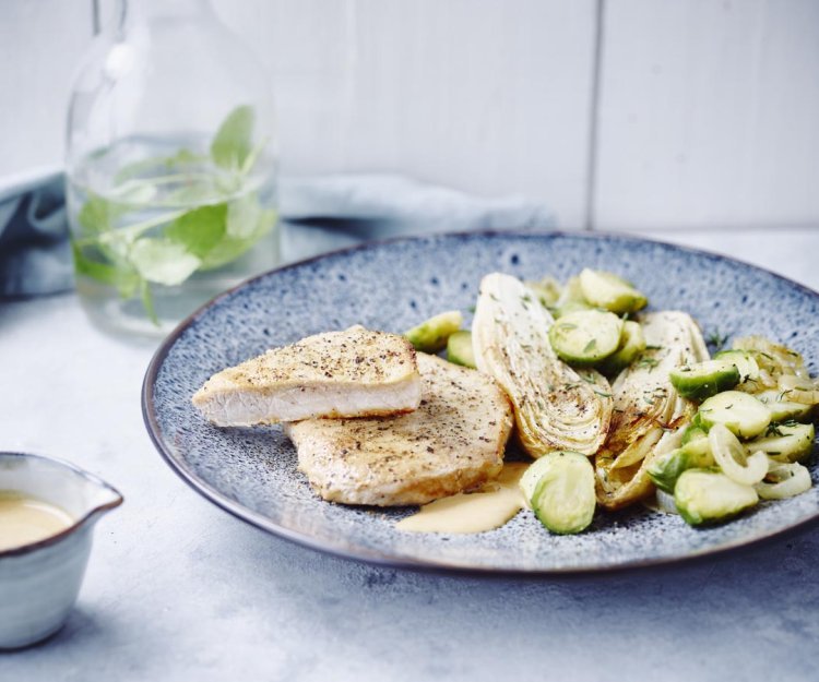 Mignonnette met mosterdsaus, spruitjes en gebraiseerd witloof