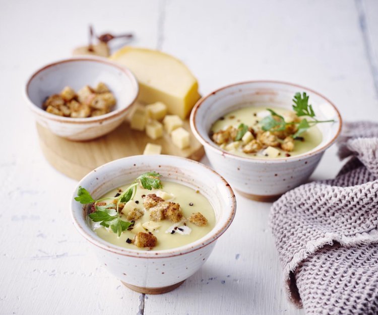 Soupe de panais au fromage d’abbaye belge et croutons épicés