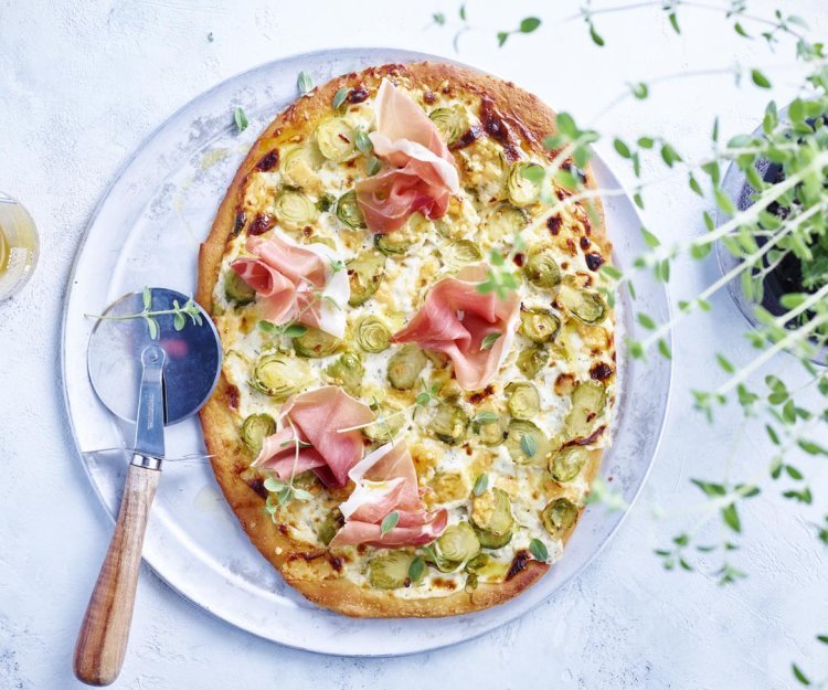 Pizza met spruitjes en ham